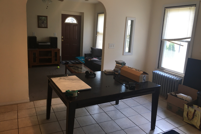 Kitchen - 3 bedroom 1 Bath Apartment for Rent