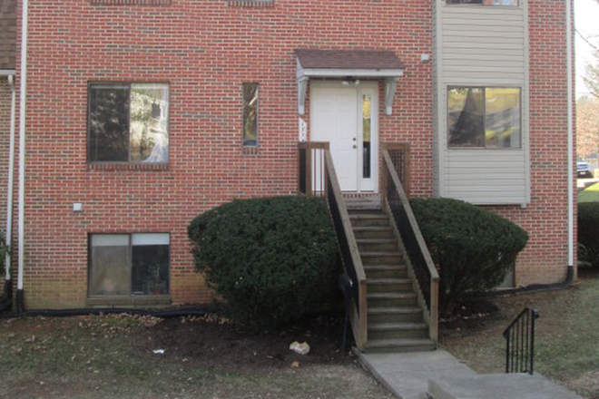 Outside Street View - Piedmont Townhouses 1716 Don Lee Drive Now Accepting Applications for Fall 2025