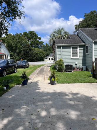 View from the front door to street - Furnished 2b2b Cottage, Utilities Included, close to downtown! Apartments