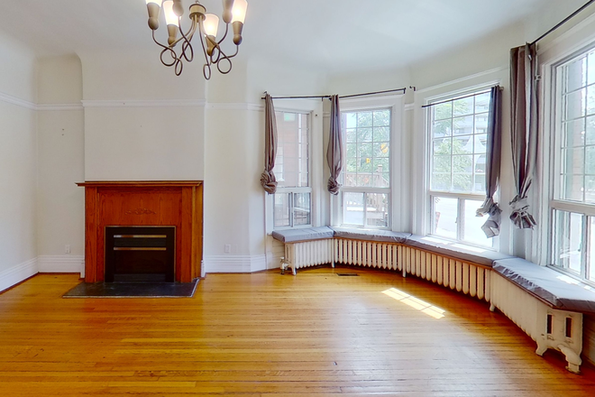 Living Room - 157 Spadina Road #2: Spacious 2 bedroom 1 bathroom apartment
