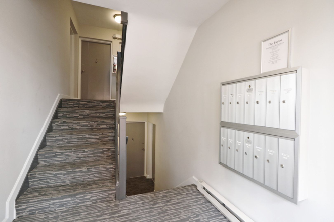 Building Entry way - Taylor Luxury Apartments Rosslyn (Apt is Furnished, you just need to bring your bedroom furniture