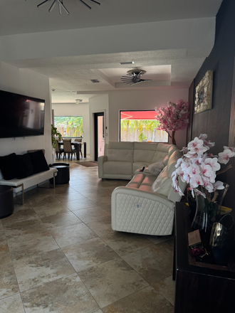 Livingroom - Welcome to your home away from home in Miami!