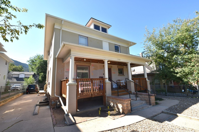 Front of house- porch - Home close to campus
