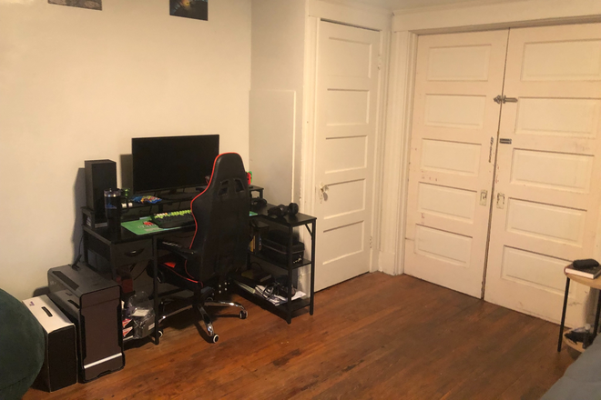 Bedroom - 2334 Victor St. Townhome