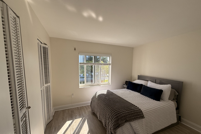 Bedroom with double closet with shelves - Bright, Clean, Quiet Room for Rent in "The Roads" neighborhood, Close to Med Campus and Cor