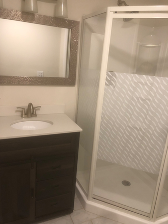 Bathroom - Spacious 3 Bedroom Close to Downtown Apartments