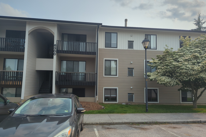 Outside View - Foxridge Apartment Master Bedroom with Bath