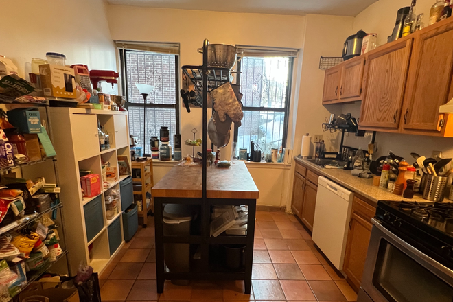 kitchen (new dishwasher, floor plan can be adjusted - Apartment close to campus