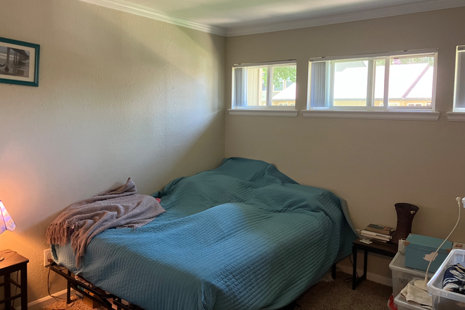 Available bedroom (will be unfurnished) - Easy commute to CU Boulder: 2 Rooms (1 Bedroom + 1 Office) w/private bathroom in spacious 3-bd apt.