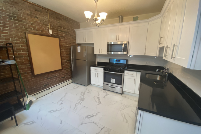 Kitchen - South End 4 Bed Columbus Ave Apartments