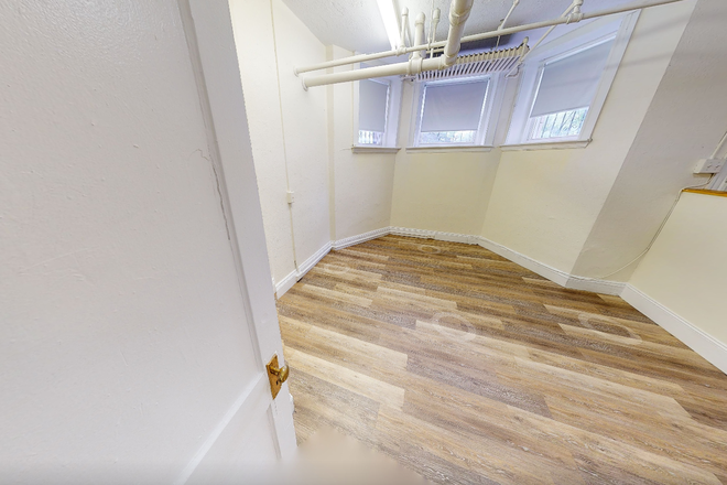 Hub Realty - Fenway, huge multi level one bedroom, with private entrance