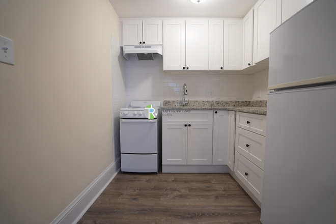 1 - NOV 2026-Sweet Comm Ave 1 bed, H/HW inc. NO BROKER FEE Apartments