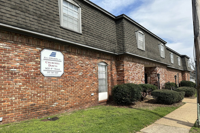 Outside street view - Single Family Unit Close to Campus!! (Calm neighborhood and quiet Unit)