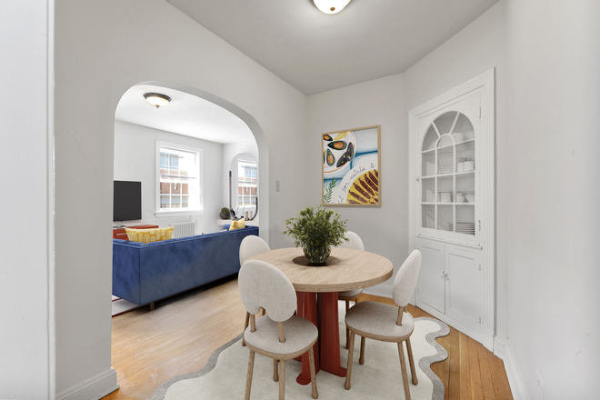 161670901.jpg - 1005 Grove Ave Apartments