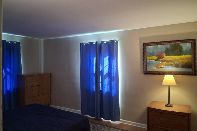 Bedroom - Furnished room w/private bathroom in shared home-Fackler Rd-Princeton