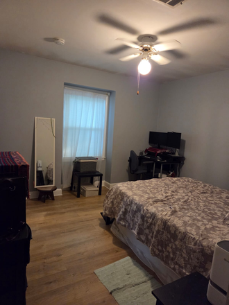 bedroom - 1 bed in a 3 bed/2 bath apt (Walking distance to Rollins, SON, and Lullwater)