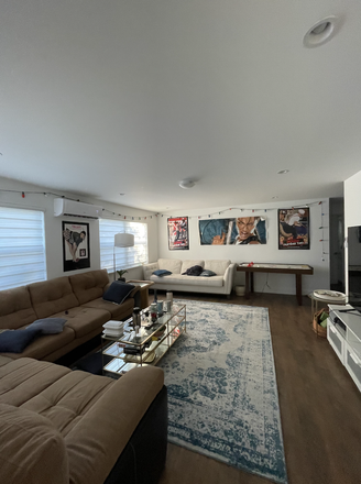 Living Room - Looking for 1 girl! House 10 min walk from Coral Gables campus.