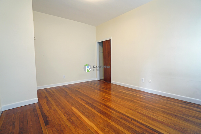 1 - $2300 | Spacious 1 Bed near Boston University | HHW Included | 06/01 Apartments