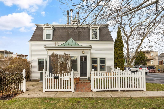 . - SPACIOUS 2 Bed/2 Bath w/ Laundry IN UNIT - avail 11/1!!