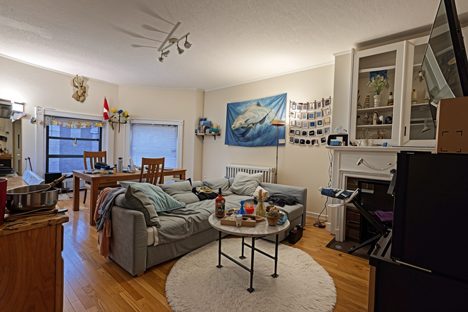 . - **NO BROKERS FEE!!** LOCATION! 3 Bed/2Bath w/ HEAT&HOT WATER INCLU.! Avail. 9/1/26!!