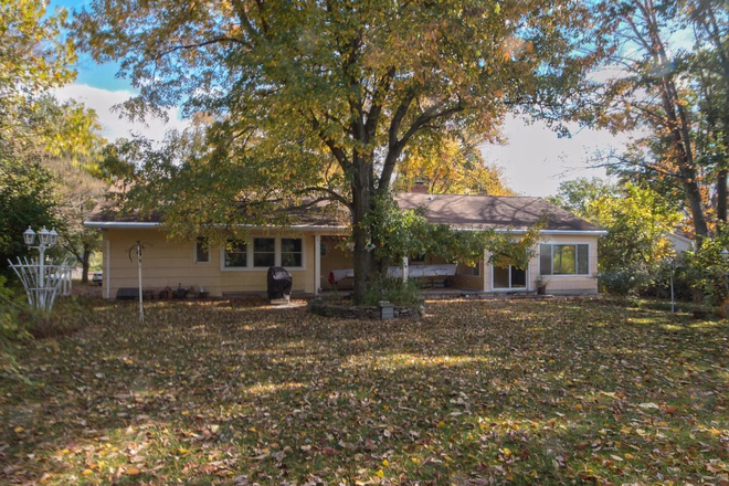 Exterior view - 3BR home-Walnut Lane-Princeton