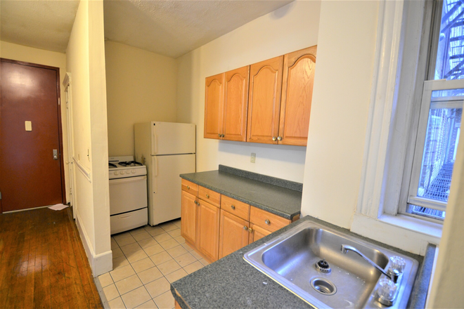 Kitchen - Amazing 2 Separate Beds in Fenway across Target walk to Campus Apartments