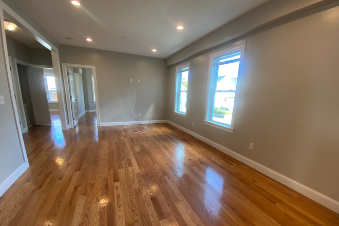 x - RENOVATED 3 BED 2 BATH - AC - LAUNDRY IN UNIT - PARKING AVAILABLE Apartments