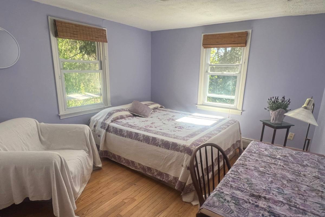 Lavender Room - Two sunny furnished private rooms in a shared 4 bedroom space House