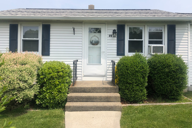 Welcome to 23 John Street - Narr/Scarborough/3 Bedroom/2 bathrooms / Academic rental ready to go!