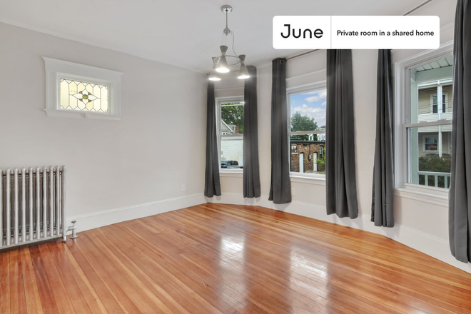  - Private bedroom in 4 bed/2 bath Home