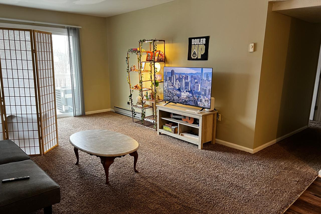 Living room - Launch Apartments