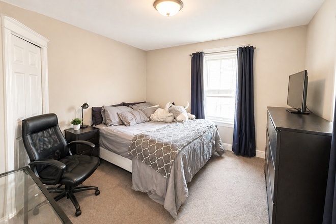 Bedroom - Furnished Bedroom Available 06/01. Short or Long Term. Parking Included. Walk to Tufts! Apartments