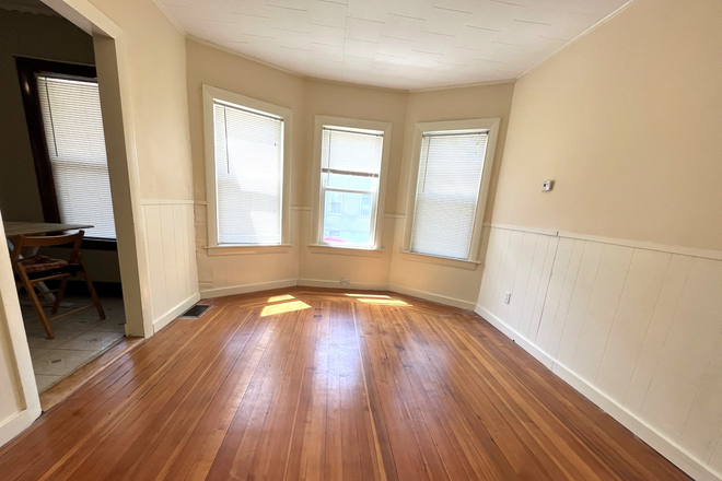 1 - HUGELY HUGE 3 BED IN NORTH BRIGHTON NEAR WESTERN AVE STAR MARKET! NO FEE Triplex