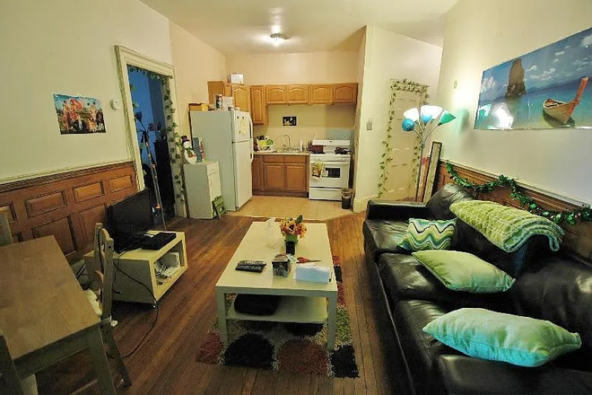 Living room - 116 Hemenway - #1E (Looking for Fall 2026 Sublet!) Apartments