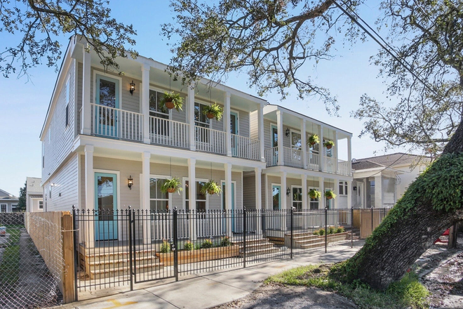 Private Gated 6 Unit Condo - 3 Bedroom Condo 4 blocks to St Charles Streetcar