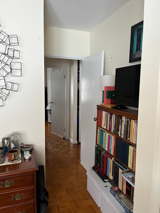 Hallway into bedroom - Room in 3-bedroom Apartment for Summer Sublet