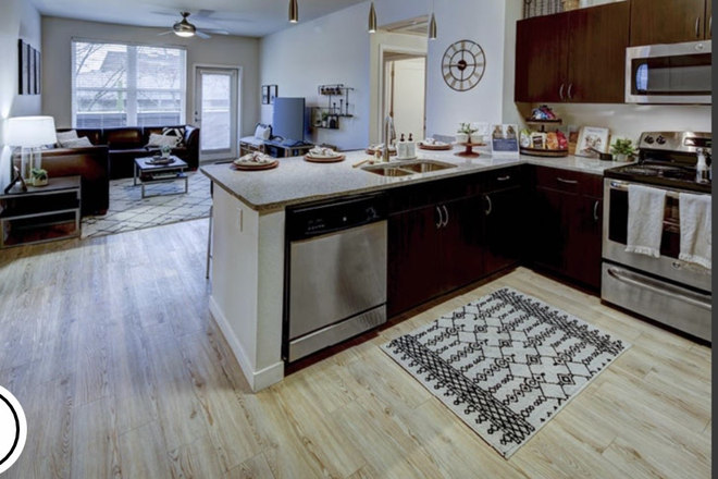 kitchen - 2125 Franklin Apartments