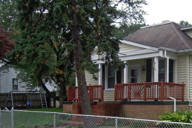 Outside Street View - 5 Bd / 2.5 Ba House Close to UMD Campus Available in August (earlier if needed)