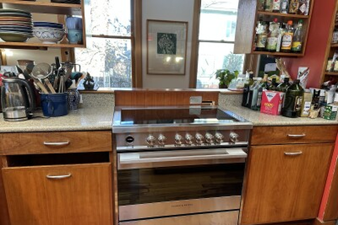 kitchen - Lakeview Ave House