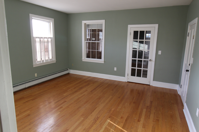 1 - Charming first floor condo in Cambridgeport