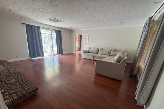 room - Single-Family Home on 0.5 Acres in Prime Orange Cul-de-Sac — Pool, Tennis Court & Privacy