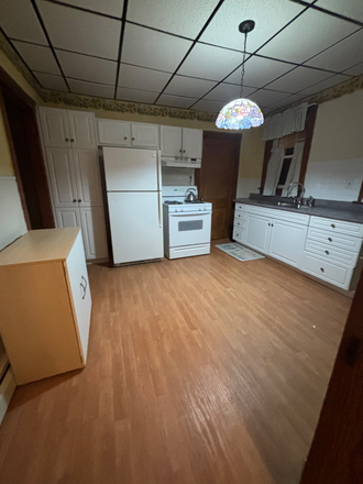 Kitchen - Spacious 4 bdrm townhouse