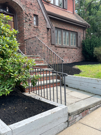 front entryway - NOW RENTING for fall 2027! Awesome house on Gerald Rd. 5 bedrooms, 3.5 bathrooms, A/C, parking.