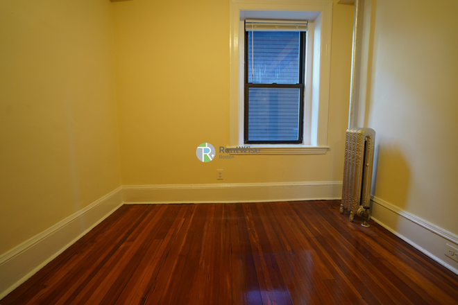 2 - $3,400 – Central Square 2BD – April 1 – H/HW Included Apartments