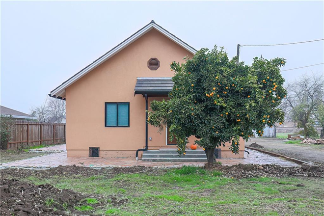 Front - 2bdr 1 ba Home for rent in town