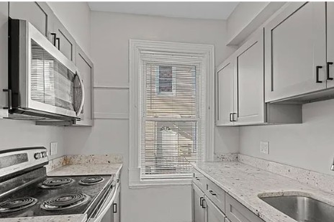 Kitchen - 25 Marshall Street Apartments