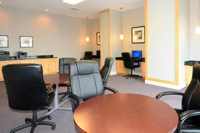 Office area - Beautiful 1 bedroom Condo Downtown Baltimore