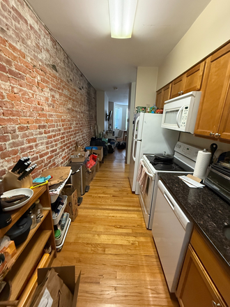 kitchen - **NO BROKERS FEE!!** Spacious 1 Bed / 1 Bath in Back Bay available 9/1/26!! Apartments