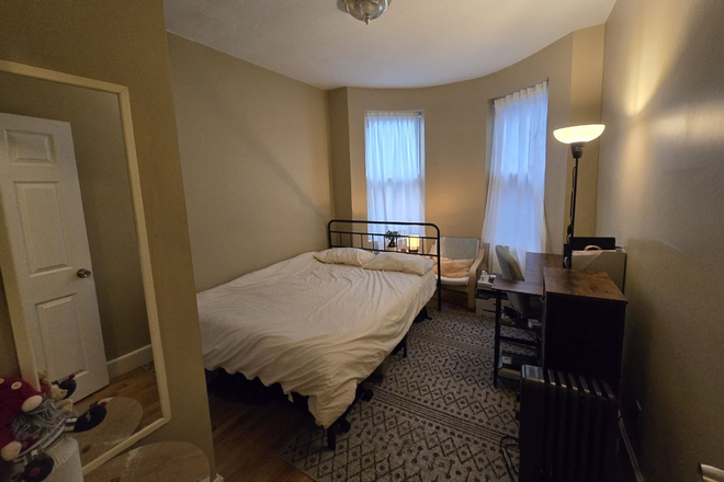 the room ph2 - Furnished apartments with great kitchens. Looking for a roommate.