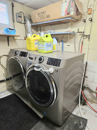 Laundry room - 1 Bedroom Apartment w Laundry, Utilities Incl. 2024 Reno.